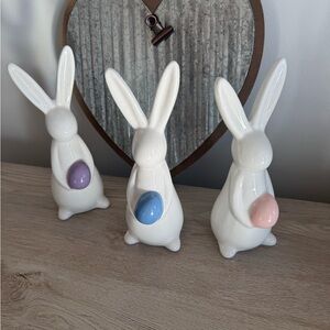EASTER WHITE CERAMIC BUNNIES W/COLORED EGG